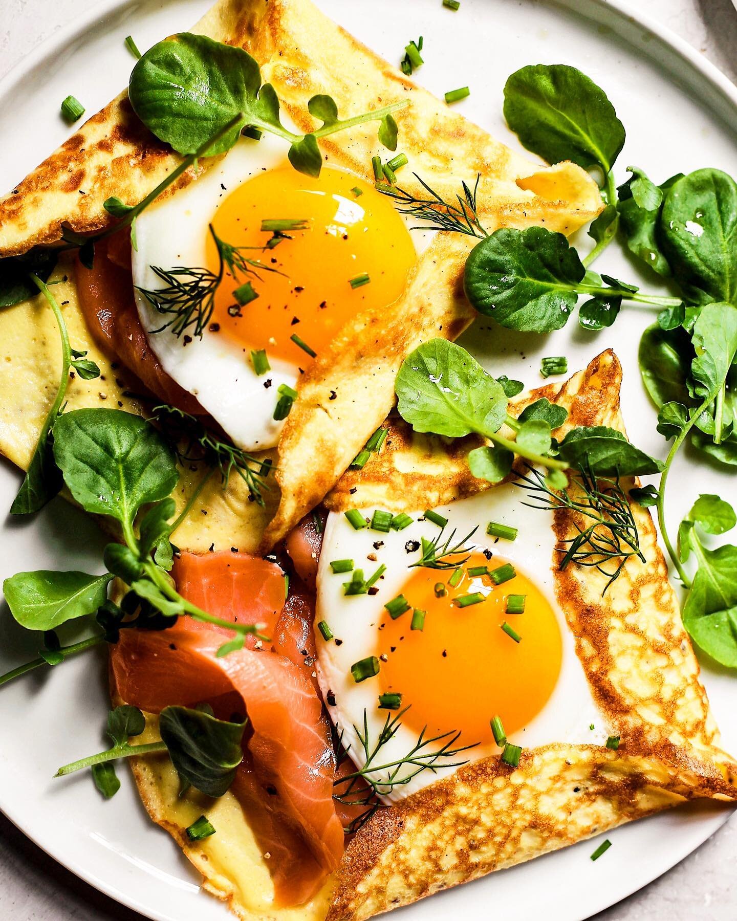 Egg crepes with smoked salmon &amp; more eggs, chives, watercress. I found inspiration to make these this morning by going through my old work - My keto era to be exact. Super easy to make, and a tasty (low-carb) breakfast:

Blitz 2 large eggs and 2 