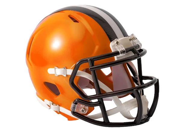 football-helmet-shutterstock_707367907.jpg