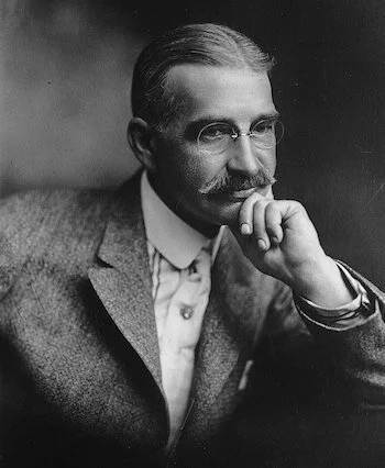 983px-L._Frank_Baum_(1911).jpg