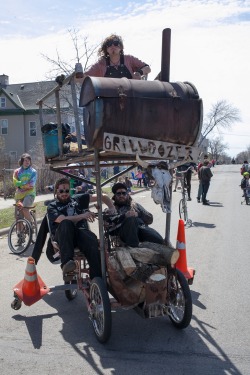 Grilldozer rides alone, 2014.