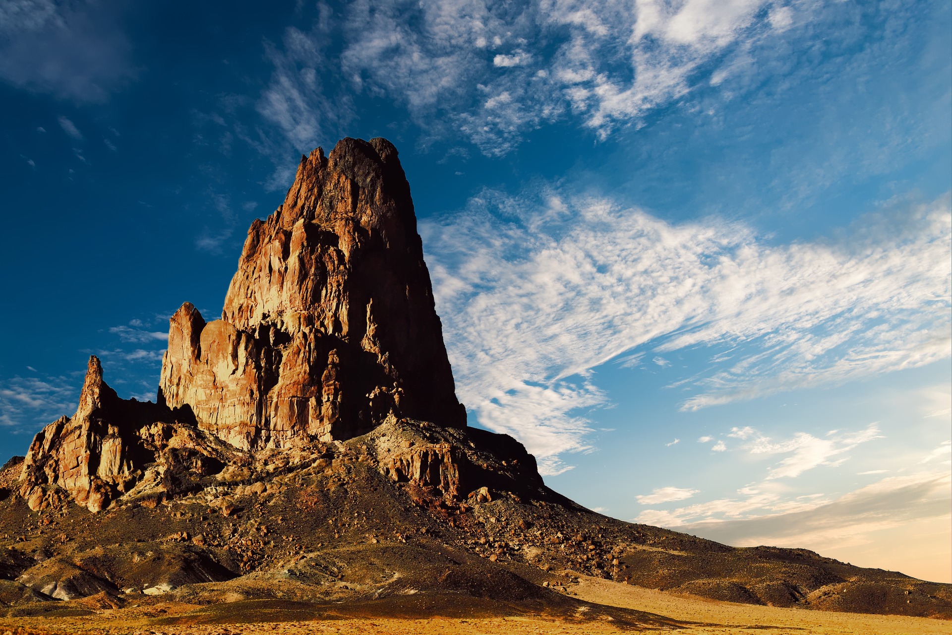 mountain-2143877_1920.jpg