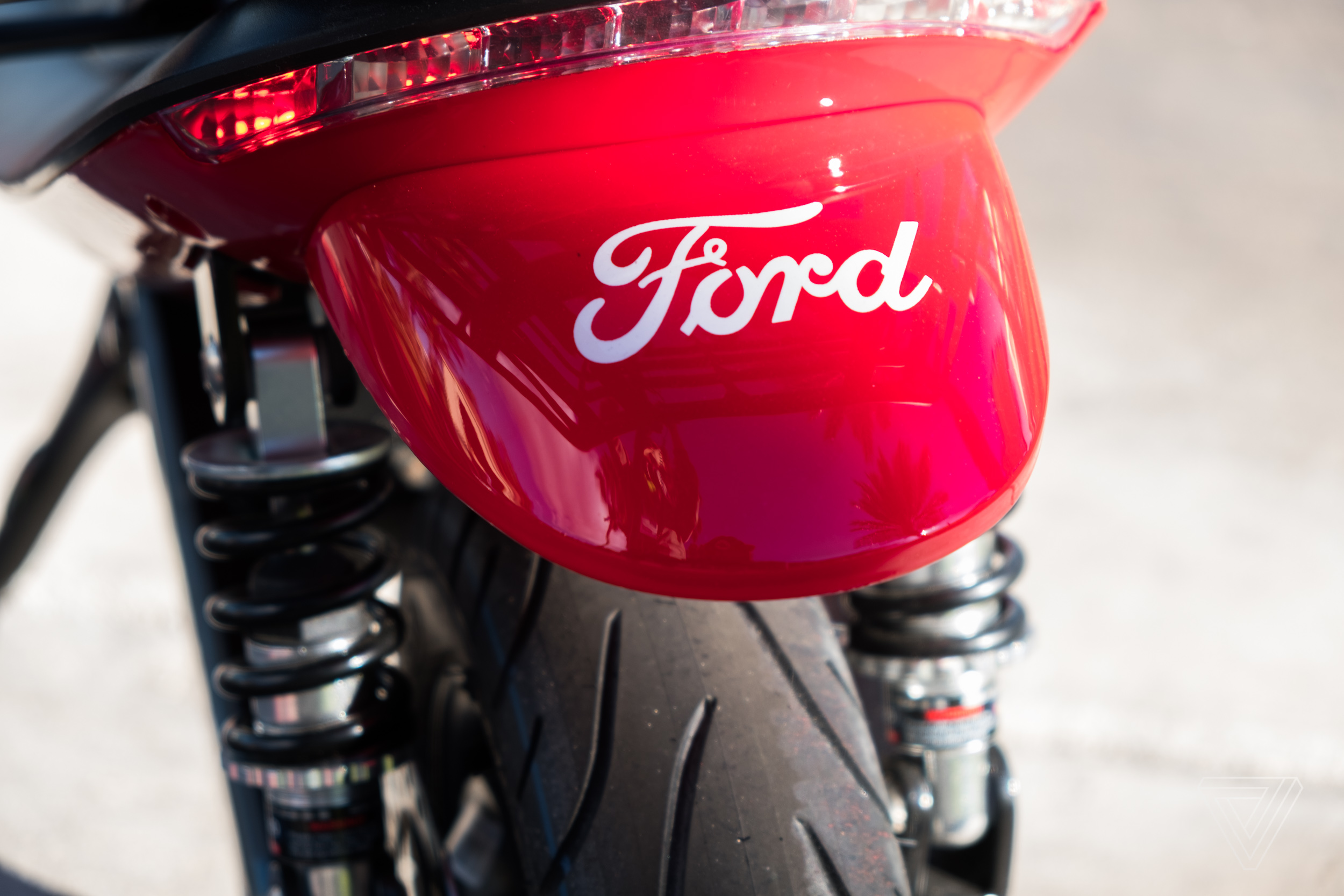 ces_2018_ford_ojo_electric_scooter_9241.jpg