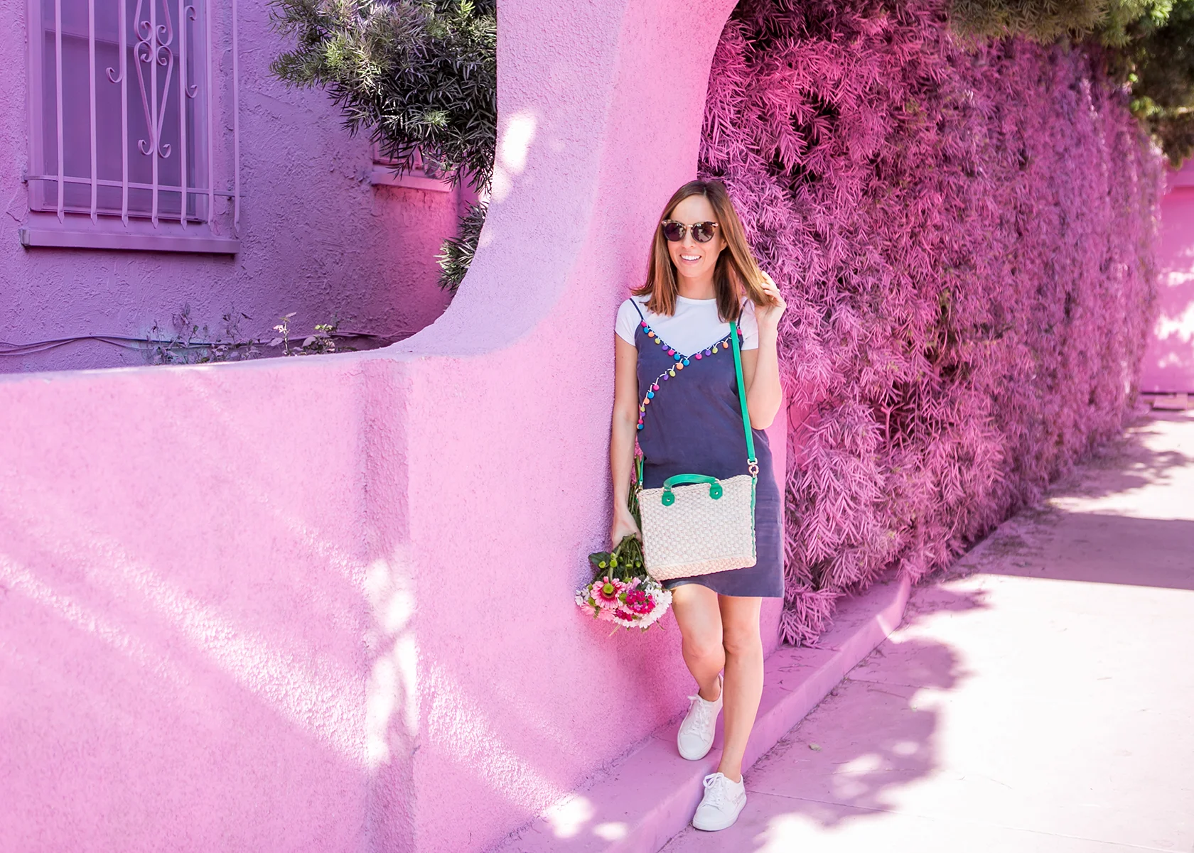Sydne-Style-shows-best-places-to-shoot-in-la-at-the-pink-house-by-the-most-famous-artist.jpg