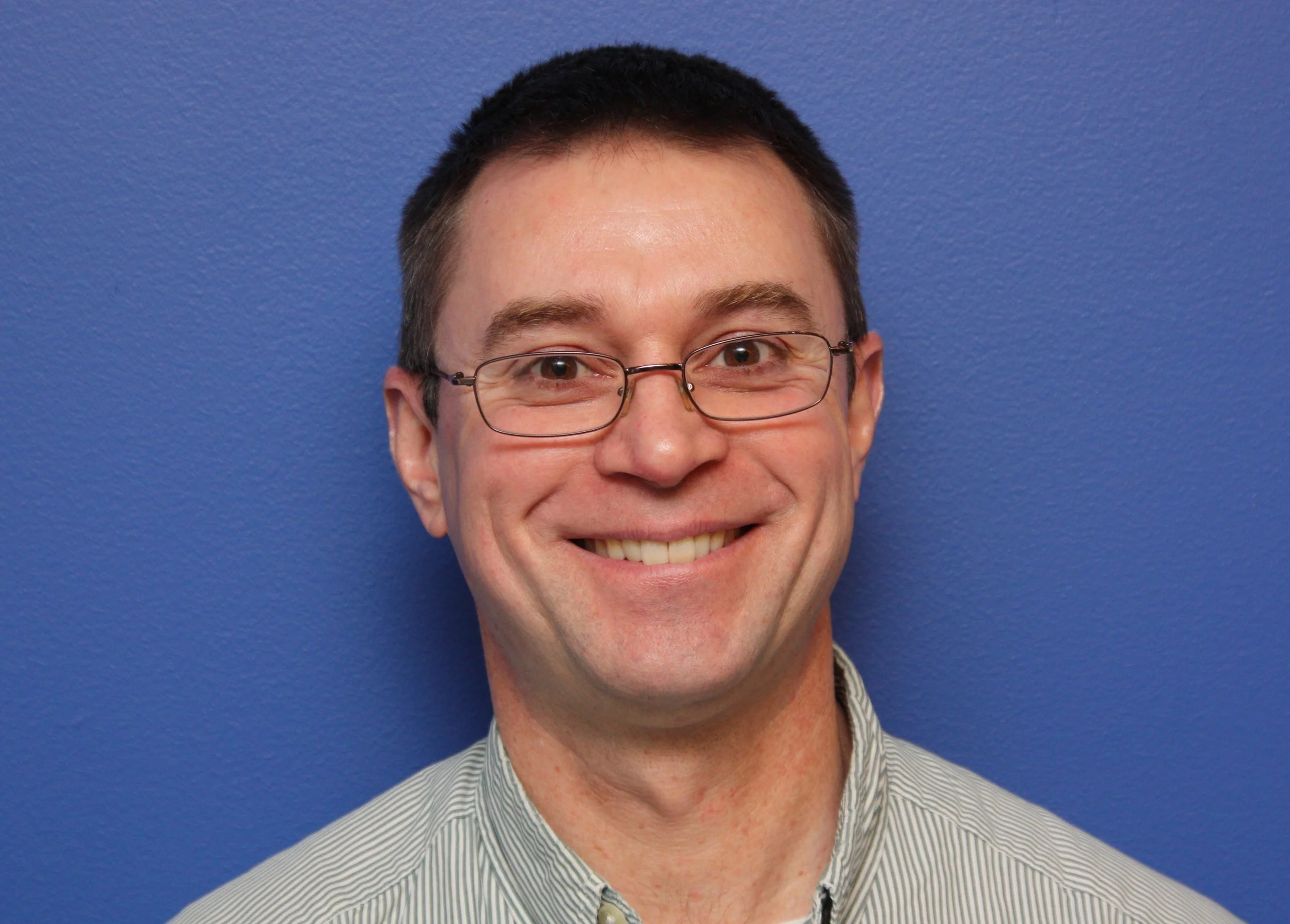 MASSAGE THERAPY Russ Robar LMT Russ is a Nationally Certified Massage Therapist, Member of American Massage Therapy Association Member of the Boston Chamber of Commerce 15 years. Russ has been practicing massage since 1994. He specializes in sports injury and deep tissue massages. He customizes each session according to the client’s needs to maximize comfort and results. He has worked with the Boston Red Sox and the six-time national champion Boston men’s ultimate Frisbee team, Death or Glory. Currently he works with the men’s national ultimate frisbee champions, Ironside, and the MLU pro ultimate team, the Boston Whitecaps. For the past 13 years he has done post Boston Marathon work for Brigham and Women’s Hospital and Mass General Hospitals. Russ plays trumpet in a number of local bands: the Spittin Vinnies cover band, the Duppy Conquerors, a Bob Marley cover band, and the Porter Squares. He also enjoys playing ultimate frisbee and hiking.