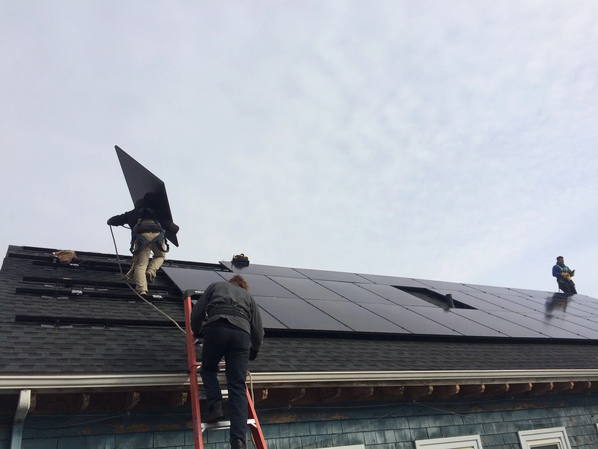 Installation of solar panels at Congregation Eitz Chayim in Cambridge, MA. Photo courtesy of Grunebaum.