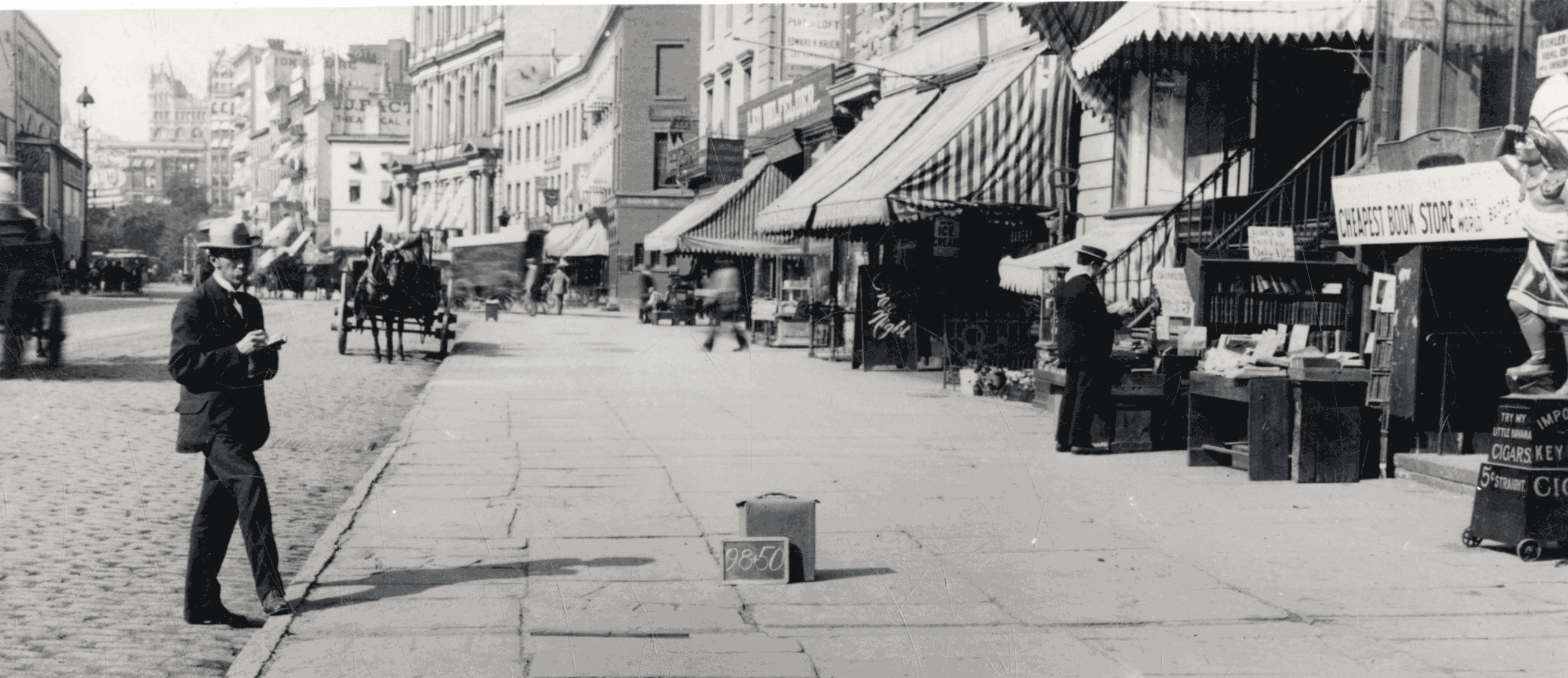 vintage_cheapestbookstore4thavec190.gif