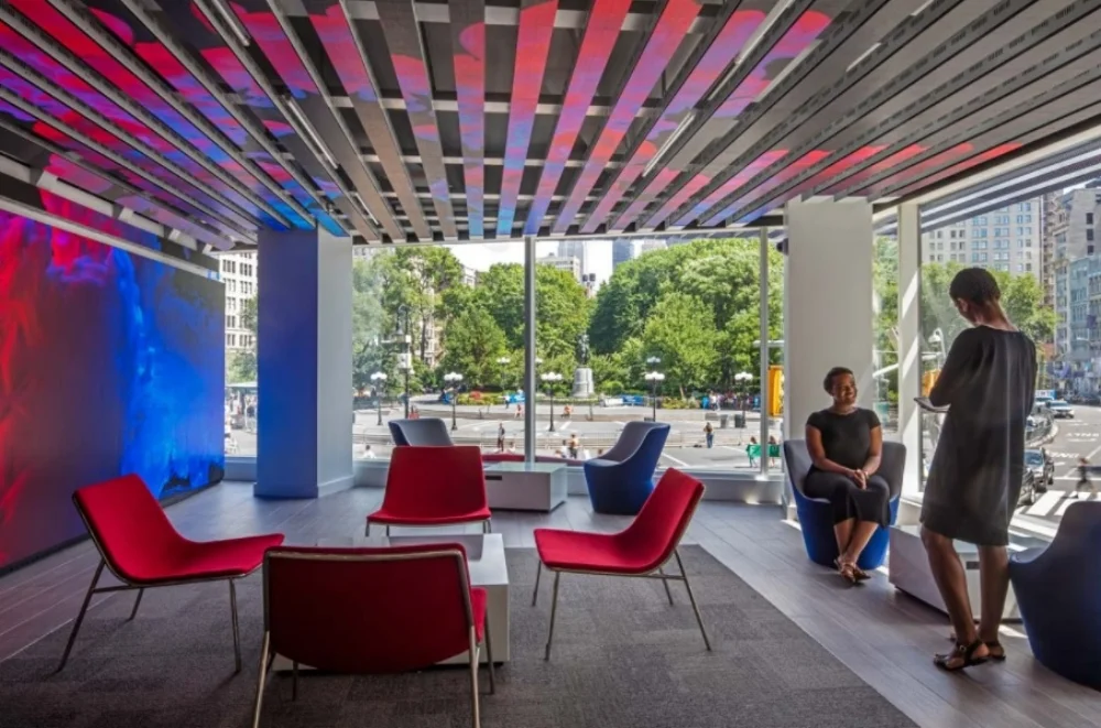 Capital One Bank, with views overlooking Union Square Park. Image Source: Oculus Light Studio. Photo Credit: Andrea Brizzi