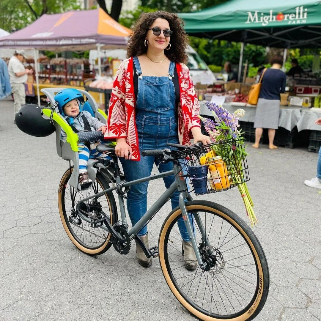 To the woman who ros&eacute; you right🍷Treat Mom this year with some food and shopping in #UnionSquare!

👩&zwj;🍼USQ Greenmarket, Union Square Park
👩&zwj;🍼The Well New York, 2 East 15th Street
👩&zwj;🍼Gupshup, 115 East 18th Street
👩&zwj;🍼Bluem