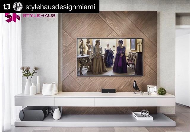 Custom Walnut TV Unit @robertcarpentry #Repost @stylehausdesignmiami with @get_repost
・・・
M I L L W O R K |  Custom made TV unit for a perfect fit with clean lines in wood &amp; lacquer finishes 😍 We love it! ......... #custommade #millwork .
&bull;