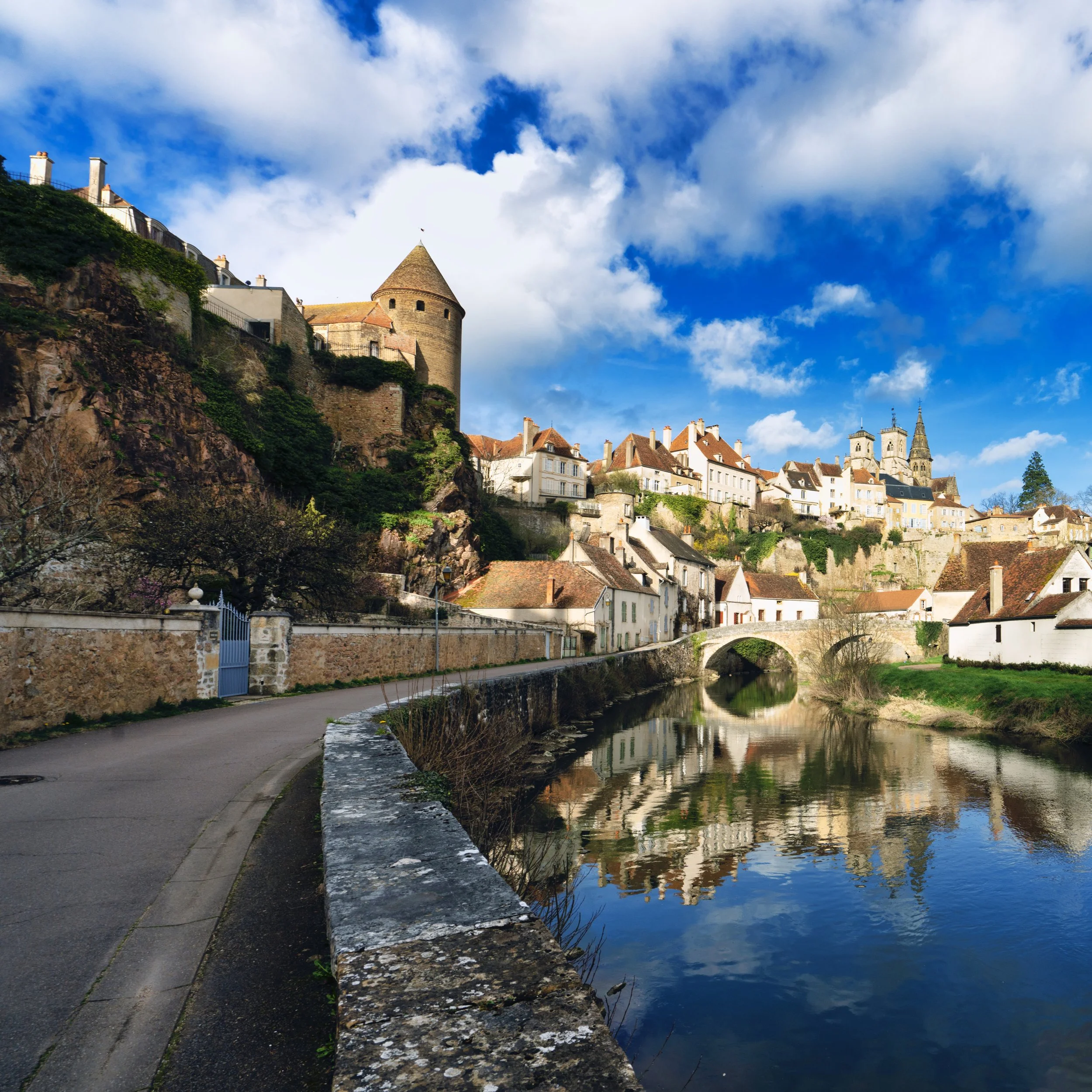 Semur-en-Auxois_France_02.jpg