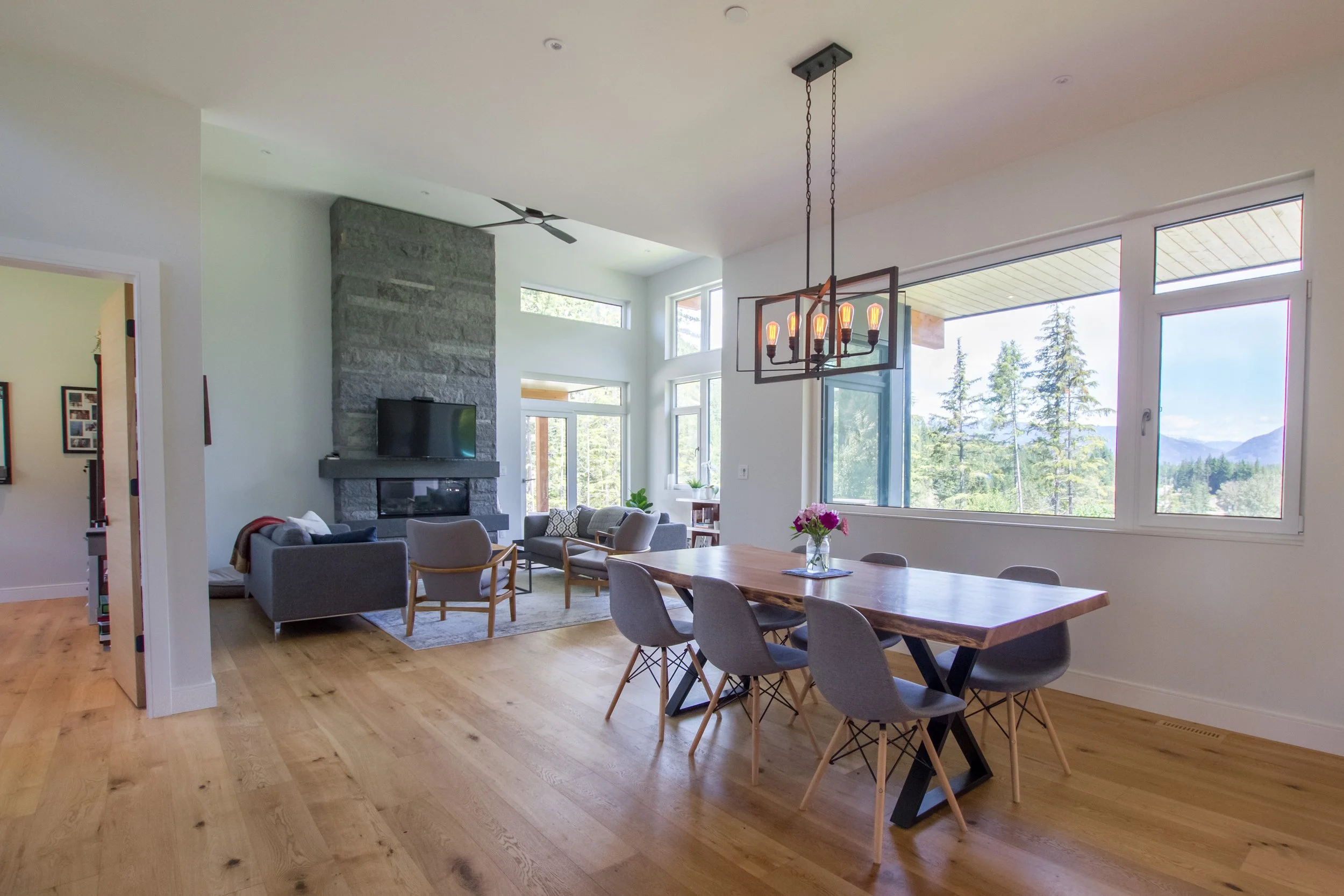 Open concept living in Whistler's Wedgewoods neighbourhood.
