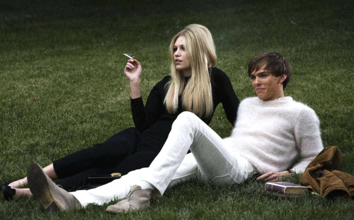 Softness auch auf dem Campus: Kenny aus dem Film A Single Man und sein Mohair-Pullover machen es stilsicher vor.
