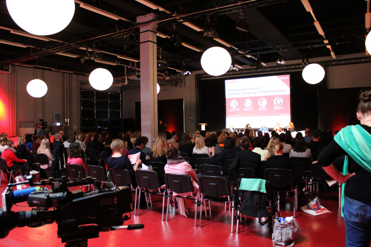 femmit-saal.jpg