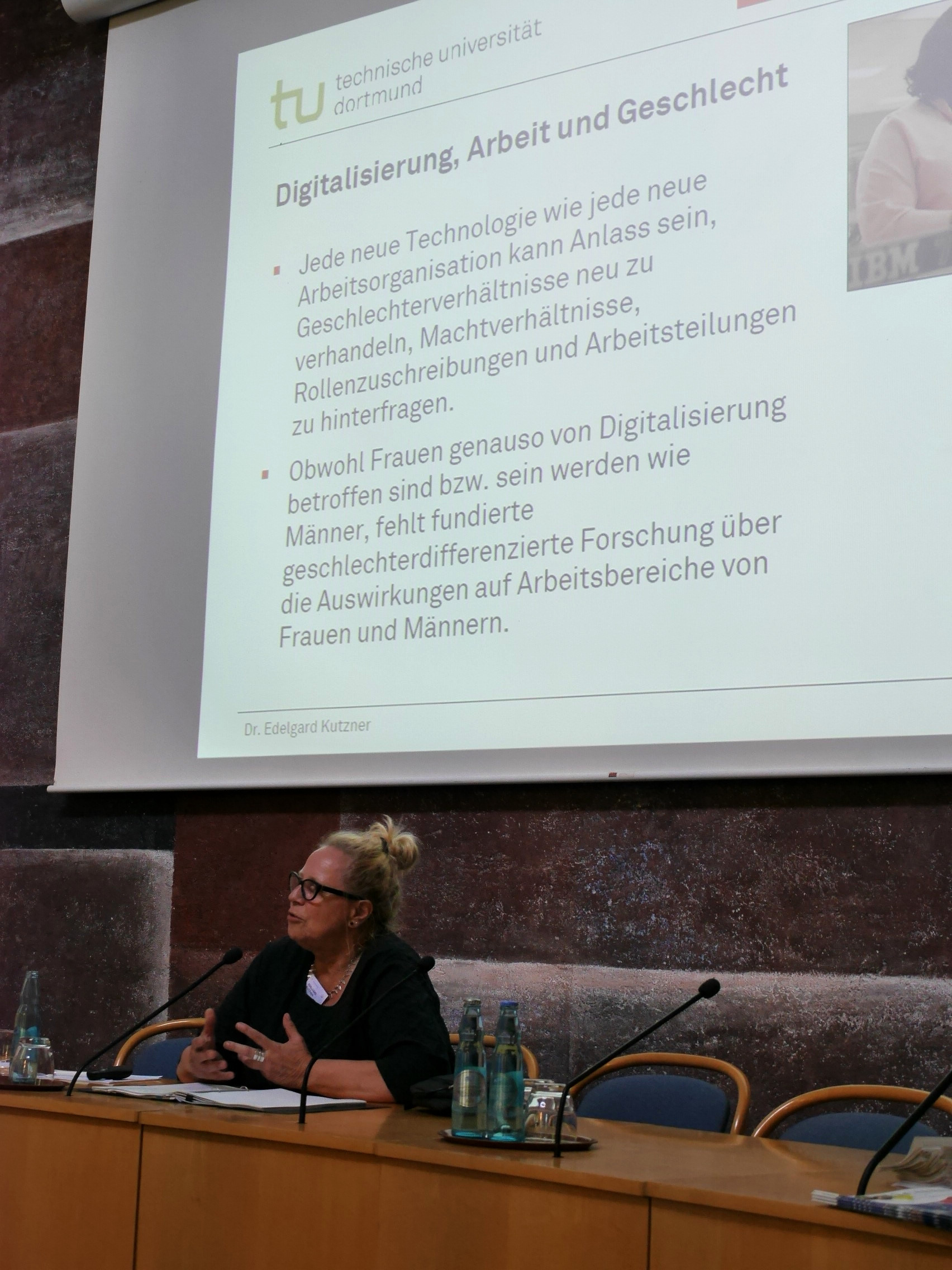 Dr. Edelgard Kutzner während ihres Vortrags.