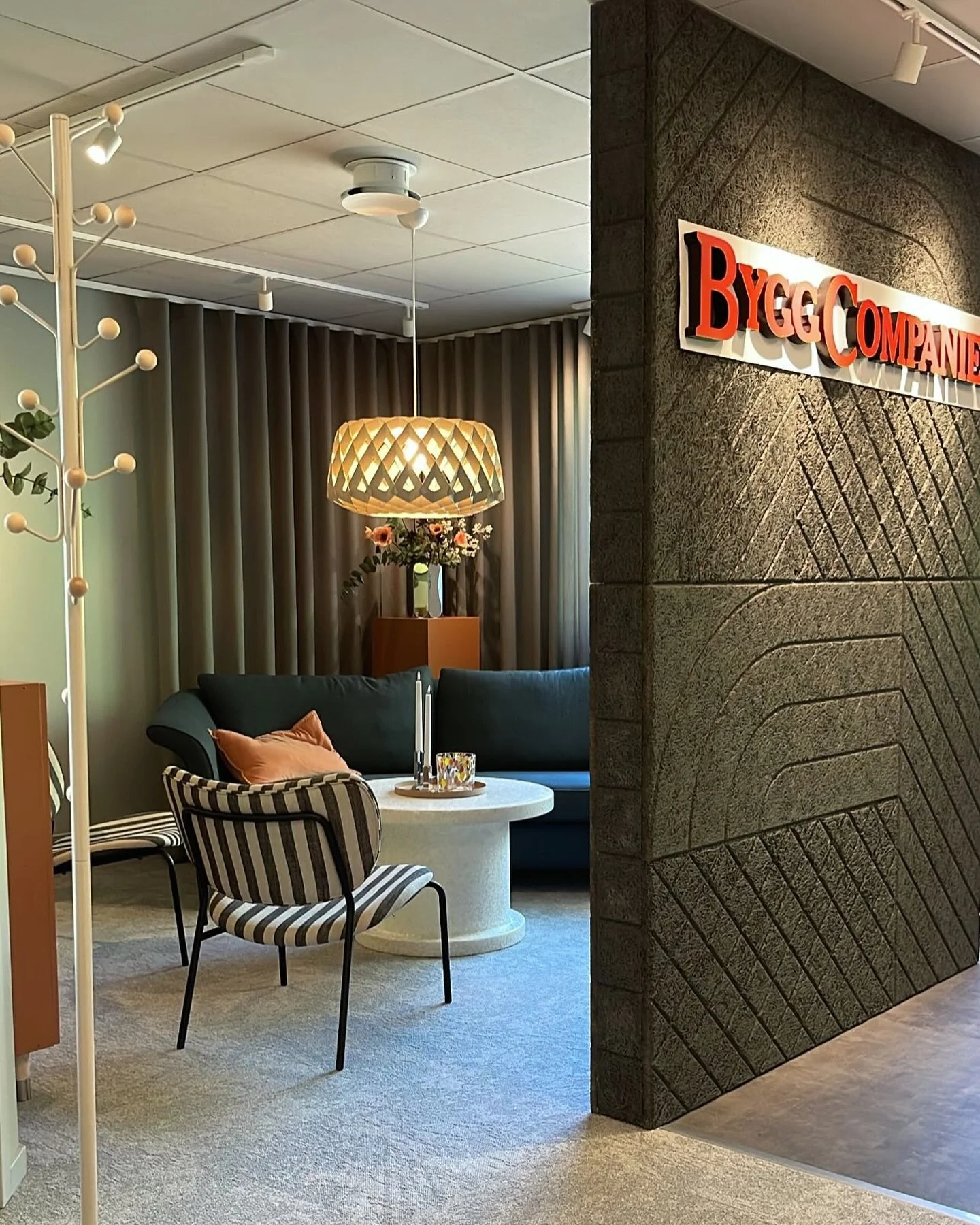 Kv&auml;llen bj&ouml;d p&aring; lite jobb inf&ouml;r Byggcompaniets stora invigning p&aring; fredag! 
Skall bli s&aring; kul att f&aring; visa s&aring; m&aring;nga utav er och s&aring; galet tacksam f&ouml;r m&ouml;jligheten att skapa deras nya konto