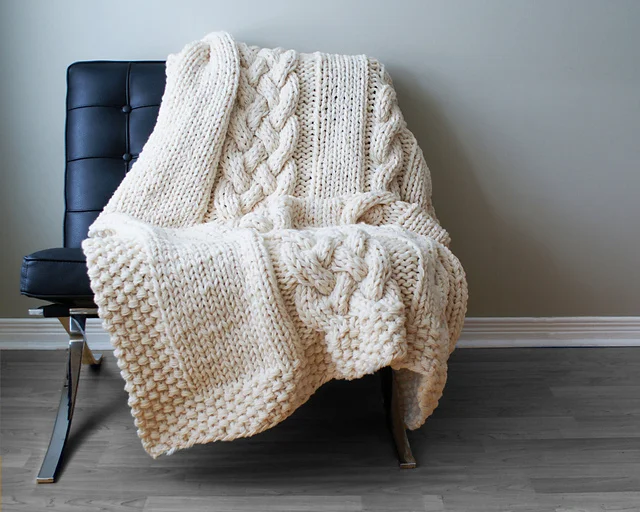 2012002 Double-Cable Throw Blanket