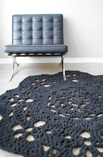 2013011 Chunky Floral Doily Rug