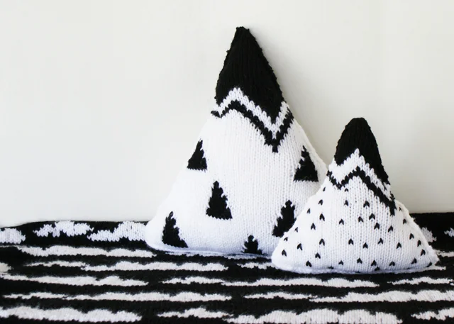 2016019 Mountain Range Pillows