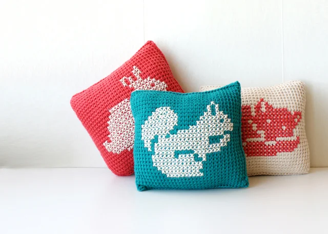 2016008 Woodland Animals Throw Pillows