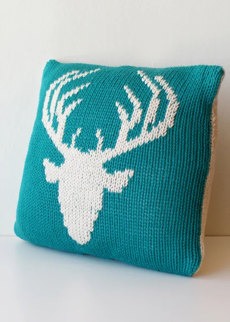2016011 Stag Head Stockinette Throw Pillow