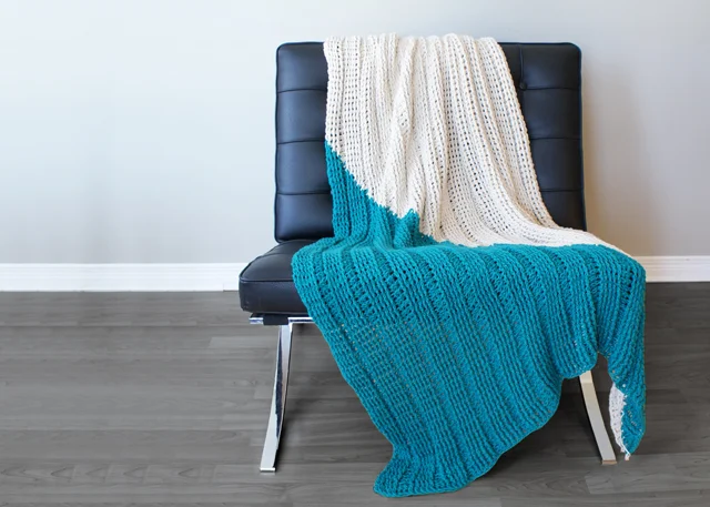2015002 Triangle Color Blocked Throw Blanket
