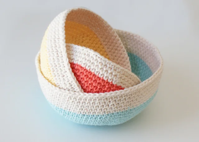 2015004 Nesting Color Blocked Bowls
