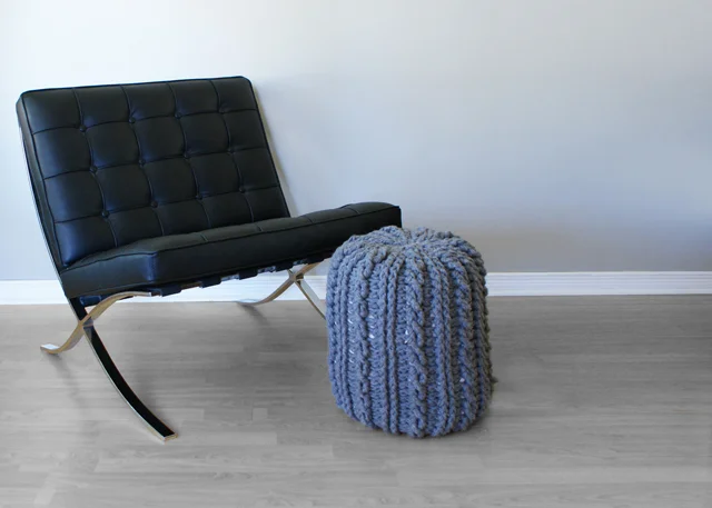 2015024 Crochet Cable Footstool