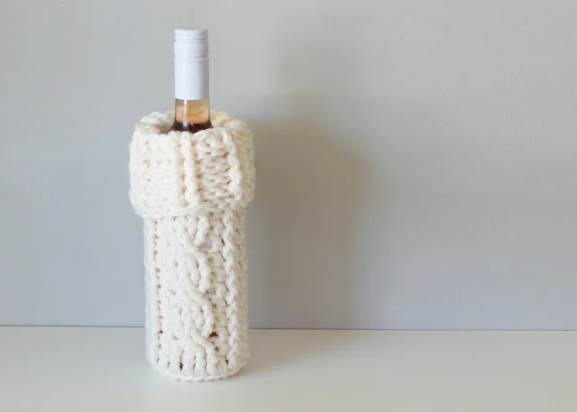 2015025 Crochet Cable Wine Bottle Cozy