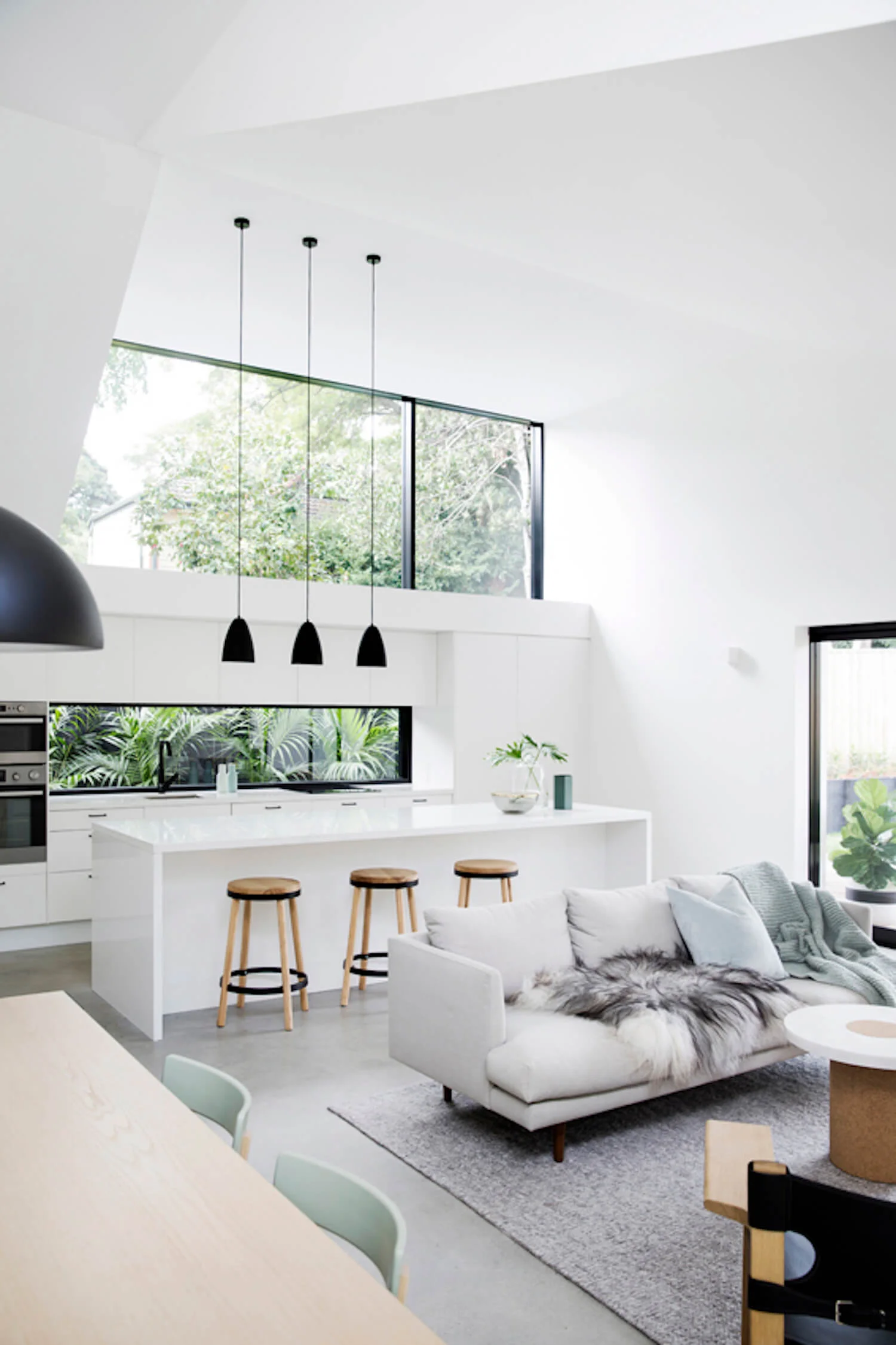  Designed by: Architect Prineas | Photo by: Chris Warnes | Content via: Est Living