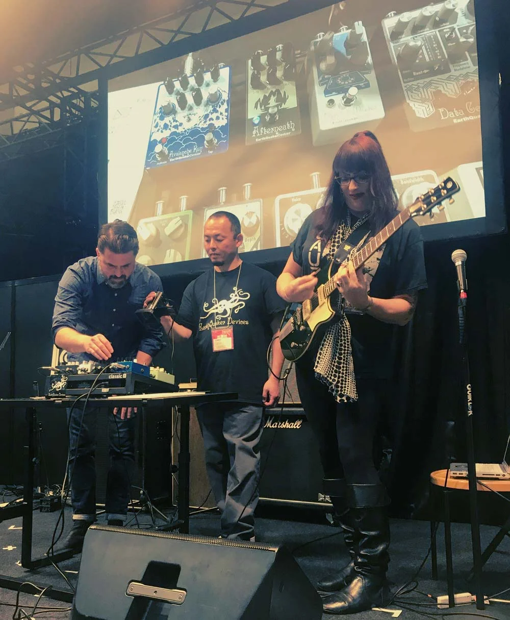 ヤマハのRevstar、シングルコイルがLisaのお気に入りでした。