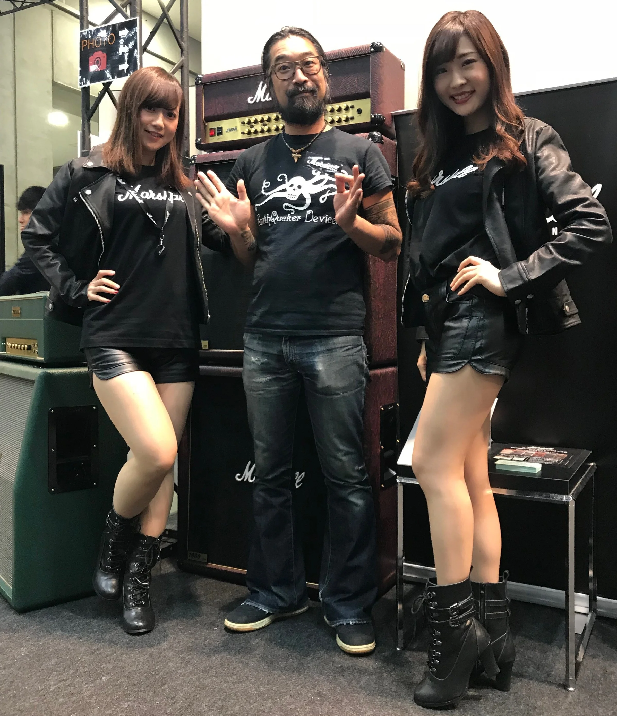 Taka Tozawa アースクエイカーデバイセスのカタログ、説明書、SNSやビデオ等の翻訳を行っている。アメリカ、サンフランシスコ在住。ヒップホッププロデューサーDan the Automatorのツアーギターリストでビンテージ機材が大好物。