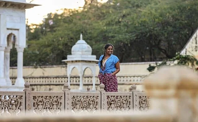 Soak in the positive light. It will be a new day tomorrow.
.
Featured - @divyamaiya
.
#canon5dmarkiv #canonbringit #dusk #duskphotography #travelphotography #travelrajasthan  #rajasthan #rajasthan_tourism #jaipur #gatorekichhatriyan #IncredibleIndia 
