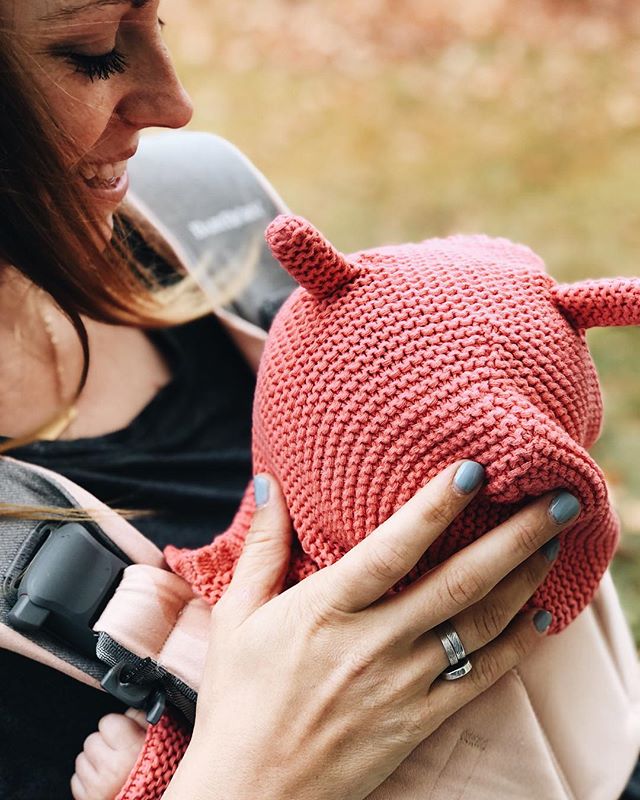 Elly Summers, you have been making us smile for FOUR months now 😍 We sure love you and your little bear ears. &bull;
&bull;
Gonna keep her as close as I can with our new @babybjorn carrier one. #babybjorncarrierone #ad