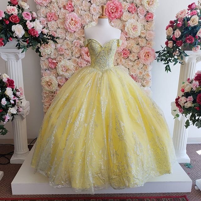 Tale as old as time!👑🎵
.
#AllegrasGallery #Bridal #Formalwear #wedding #bride #quincea&ntilde;era #quince #debut #pageant #queen #princess #beautyandthebeast #yellow #dress #love #beautiful #glam #yellowdress #eveninggown #ballgown #princessdress #