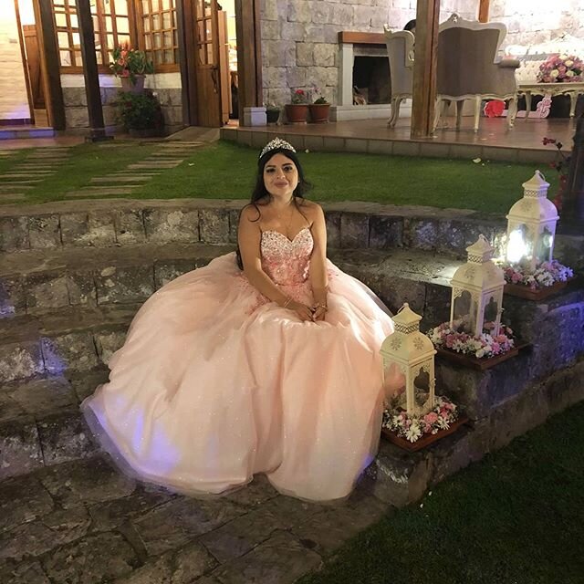 Pretty in Pink!💖
.
#AllegrasGallery #Bridal #Formalwear #quincea&ntilde;era #quince #quincea&ntilde;os  #mis15 #quincea&ntilde;eradress #xv #sweet15 #sweet16 #18 #debut #debutante #ball #vestido #vestidos #fiesta #estilo #love #beautiful #prettyinpi
