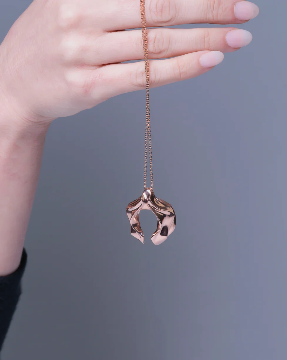 Pendant Necklace Hold.jpg