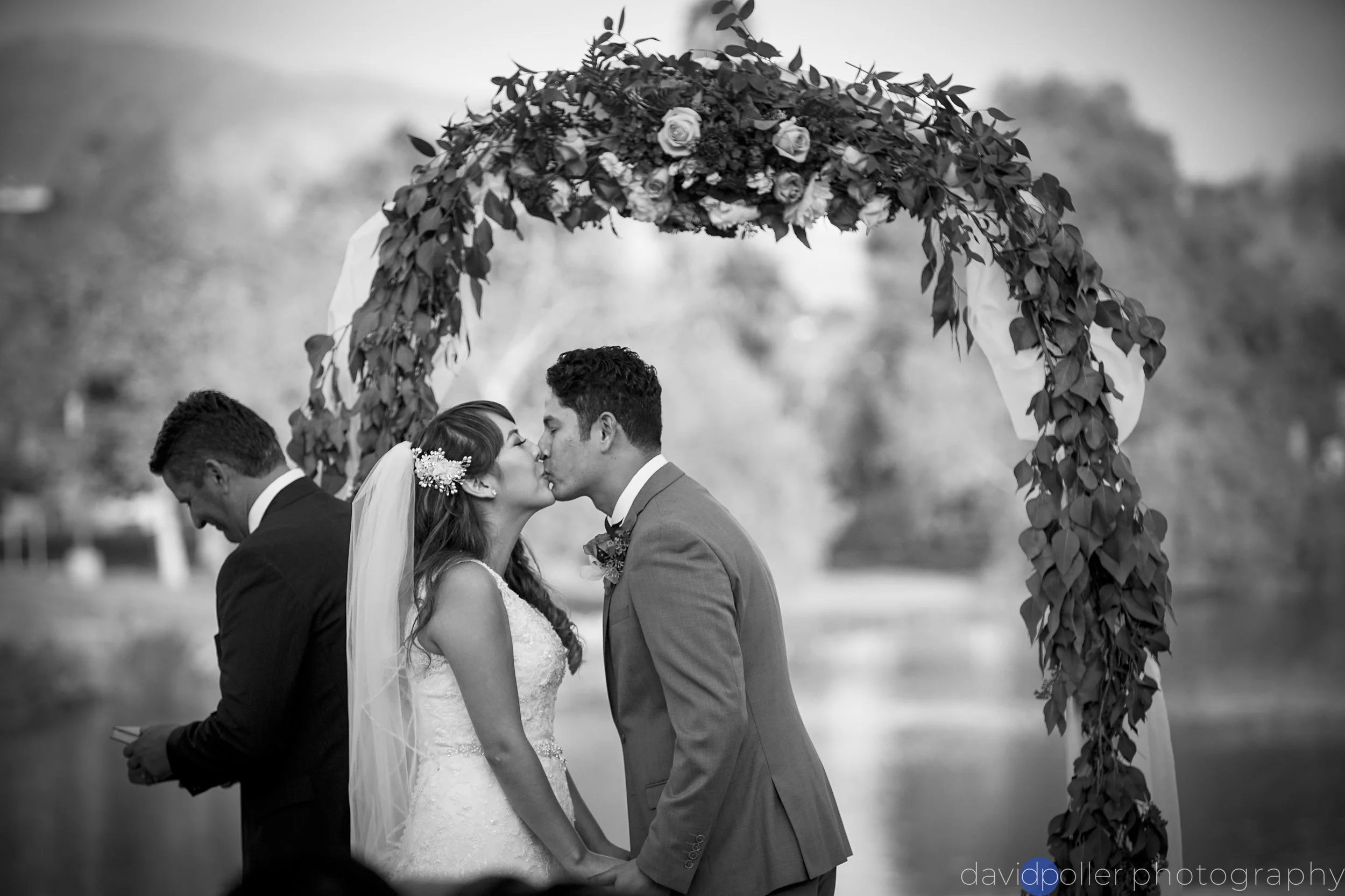 Miriam and Misael's first kiss as husband and wife