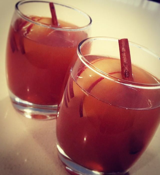 'tis the season of the spiked hot apple ciders 🤤🥃 #cheers #tistheseason #hotapplecider #applecider #spikedapplecider #cinnamonapple #cinnamonlife #tipsychef #falldrinks #ilovefall #autumtime #autumdrinks #autumishere #nycdrinks #hobokendrinks #inst