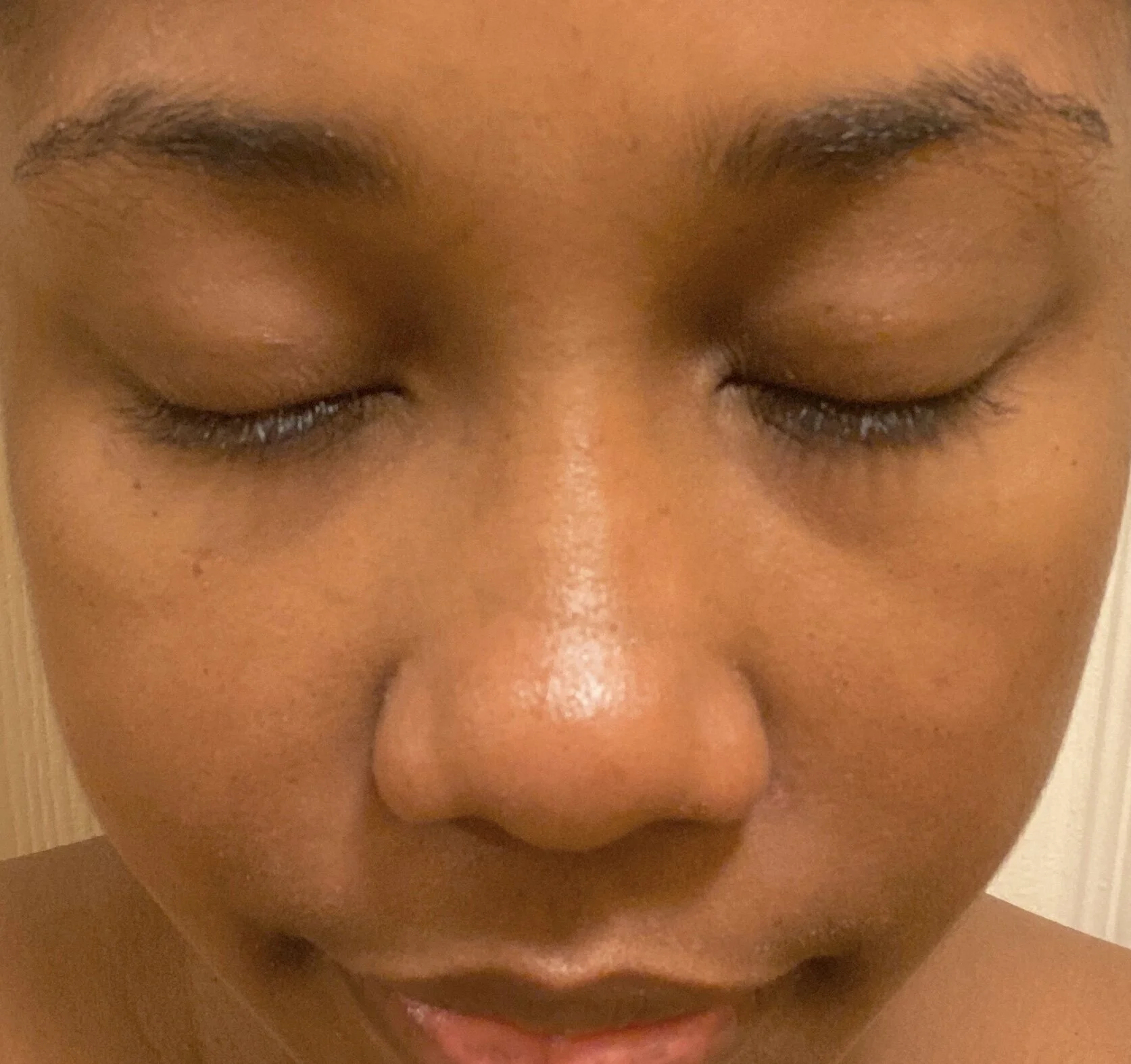 Don’t mind my eyebrows! This quarantine getting real! Lol! Check out that natural glow though! This mask will also help with my blemishes. So if your like me try this mask for those blemishes.  Link below⬇️