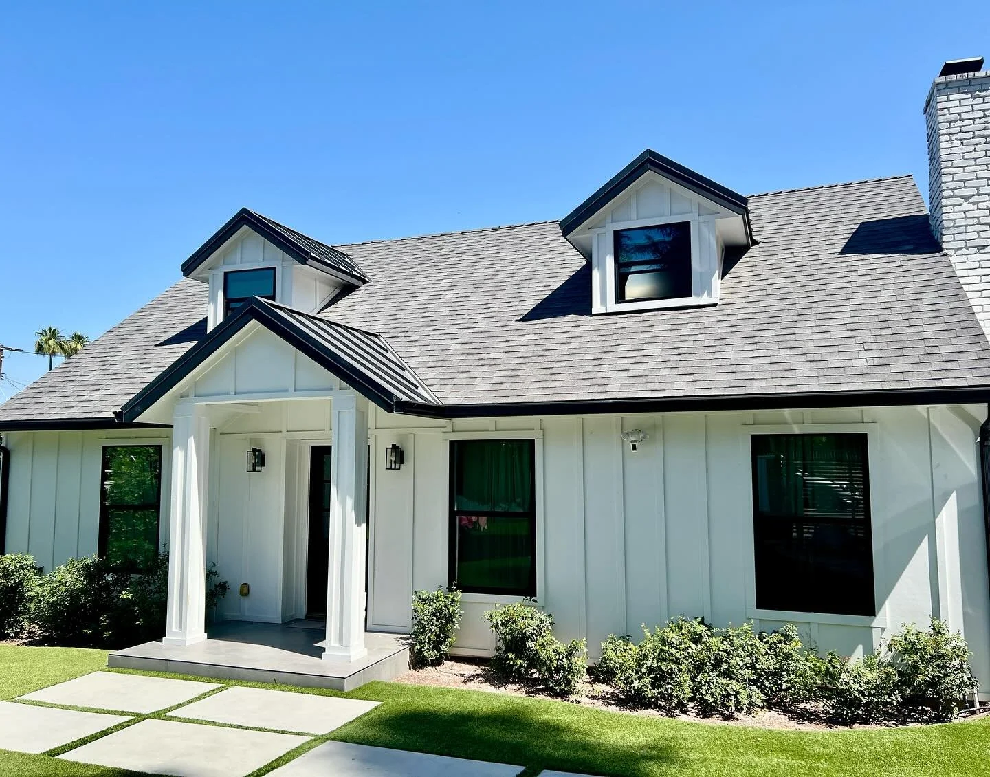 Project revisit from 2020! An actual farmhouse updated during the modern farmhouse era 🐄 Swipe >>> for renderings and the Before! 

Construction: @liebobuilders
