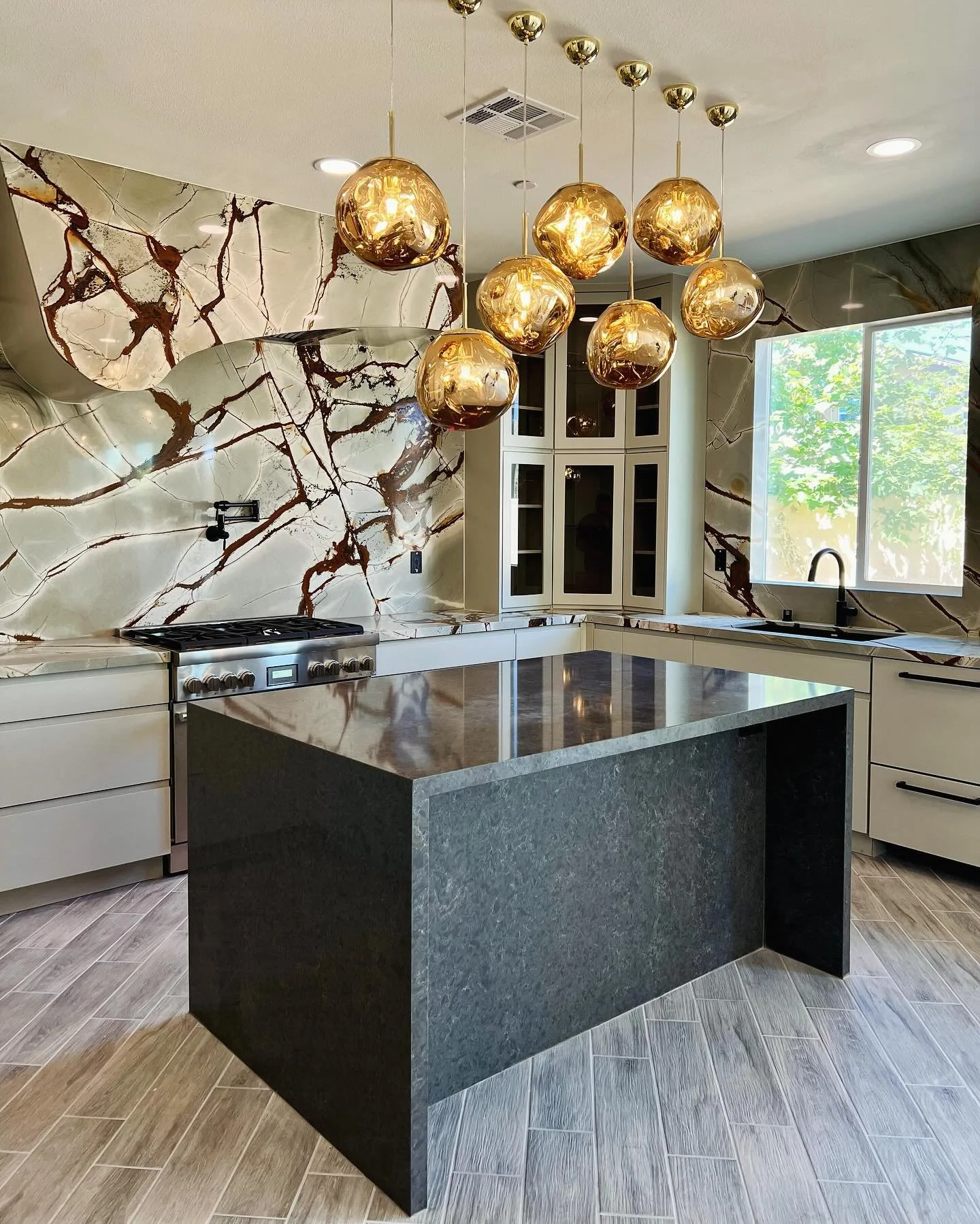 This kitchen is a #VIBE! Swipe for the rendering!

#StoneLove #Melt #TomDixon