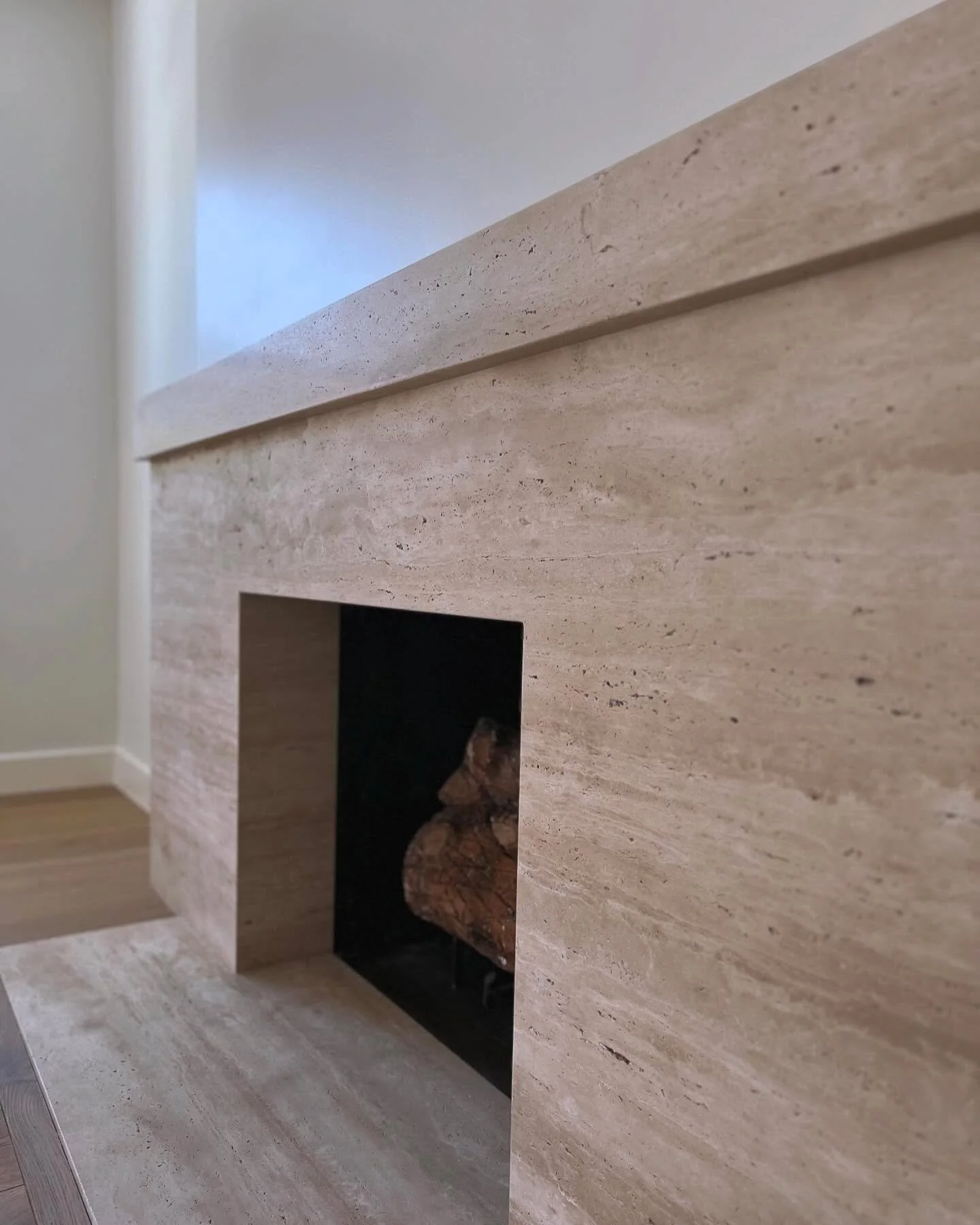 The details are taking shape at our west-side cottage project 🤍

#Details #Jhdesn #InteriorArchitecture #Liebobuilders