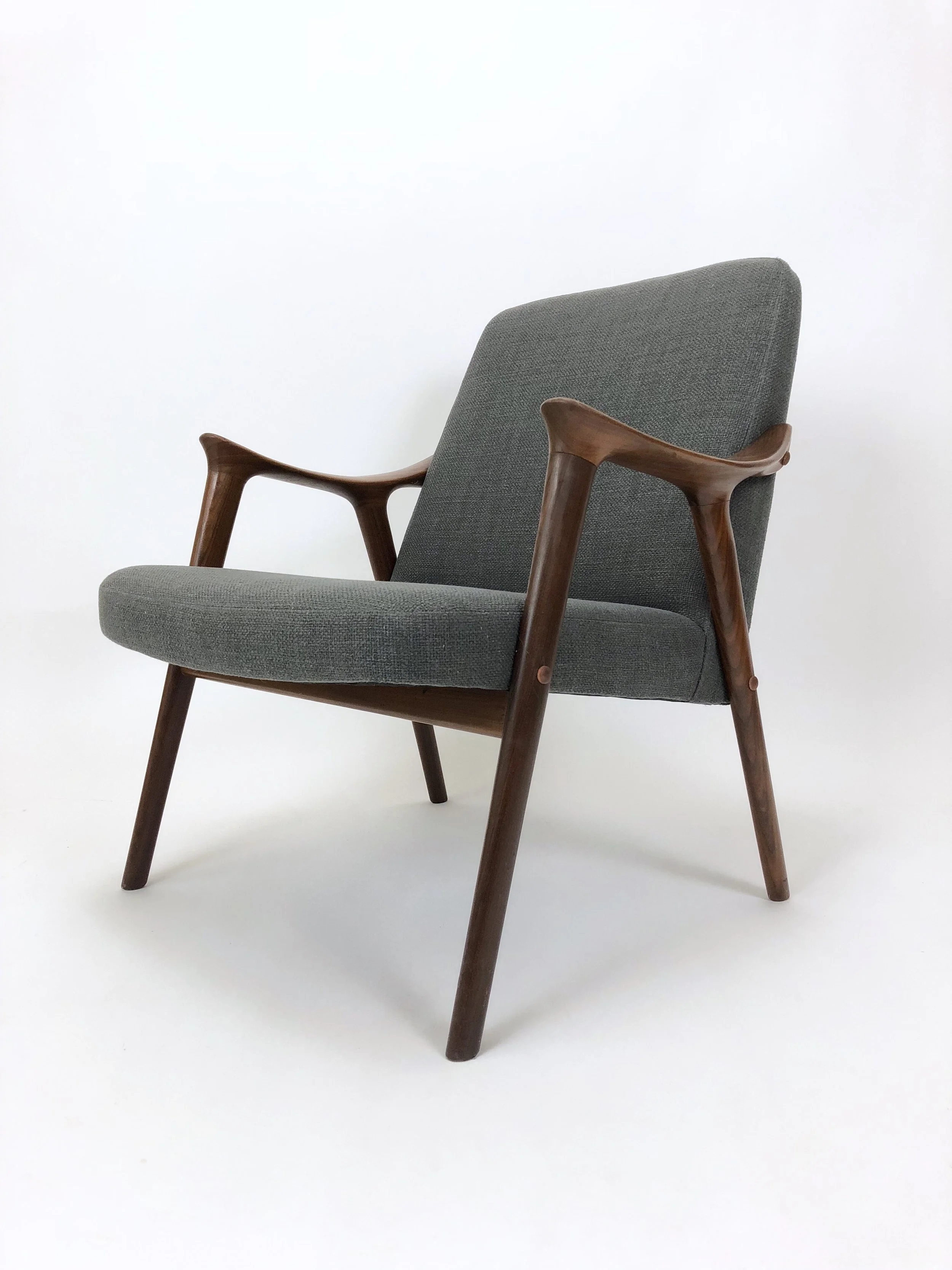 More Lenestolfabrik Klarinett Chair 01.jpeg