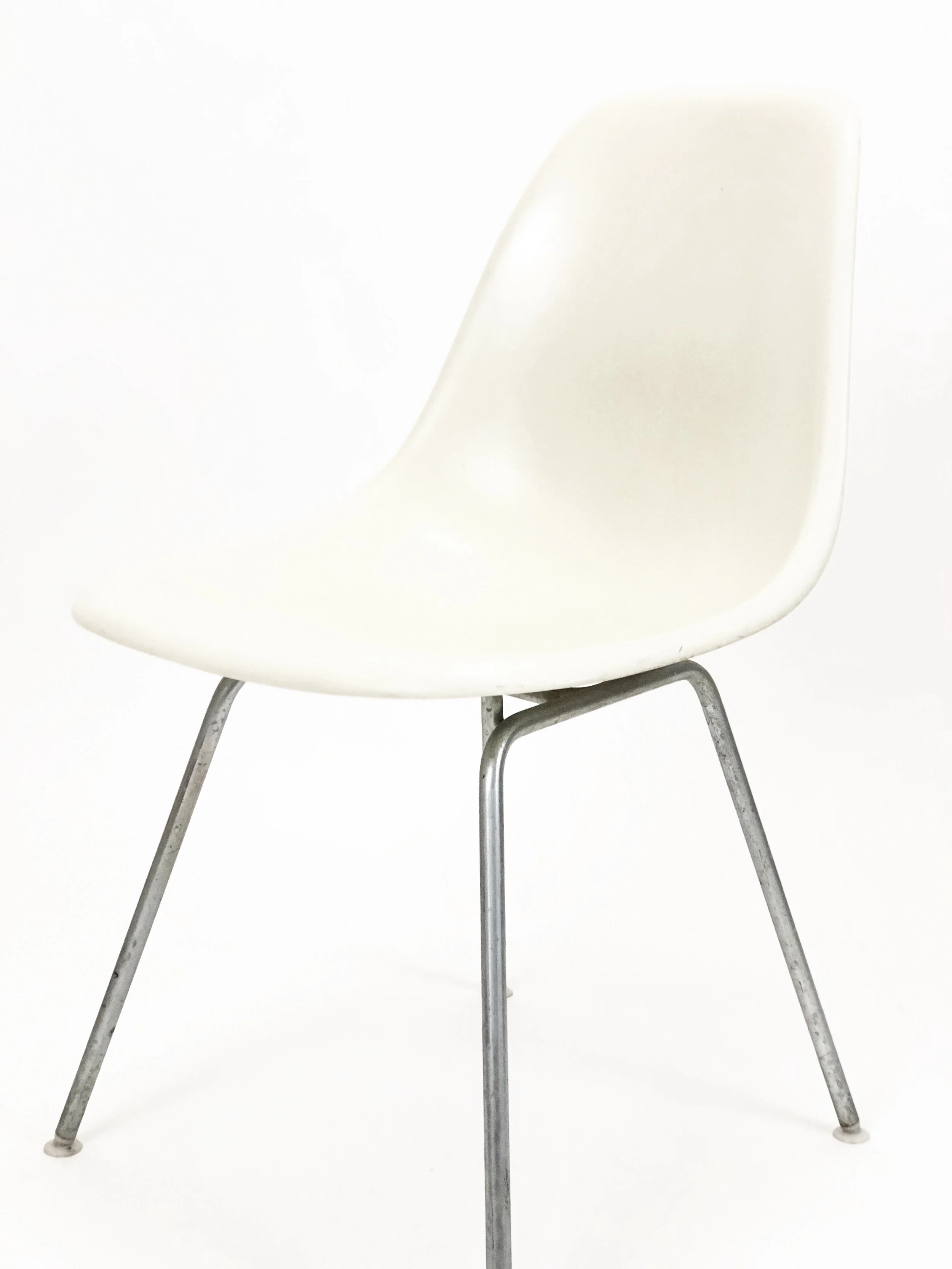 Eames+Side+Chair+-+Parchment. 