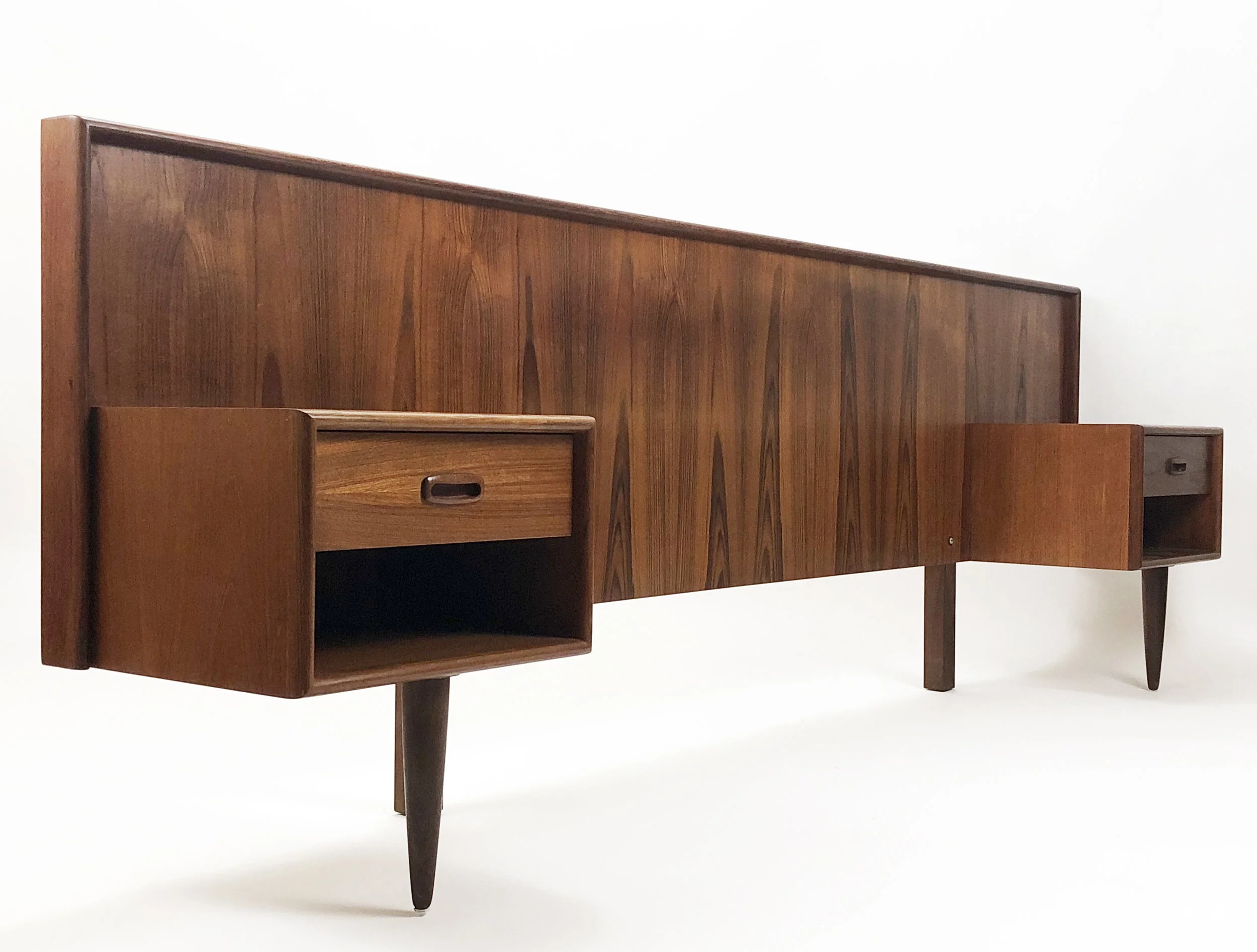 Teak Double Headboard with Nightstands 01.jpg