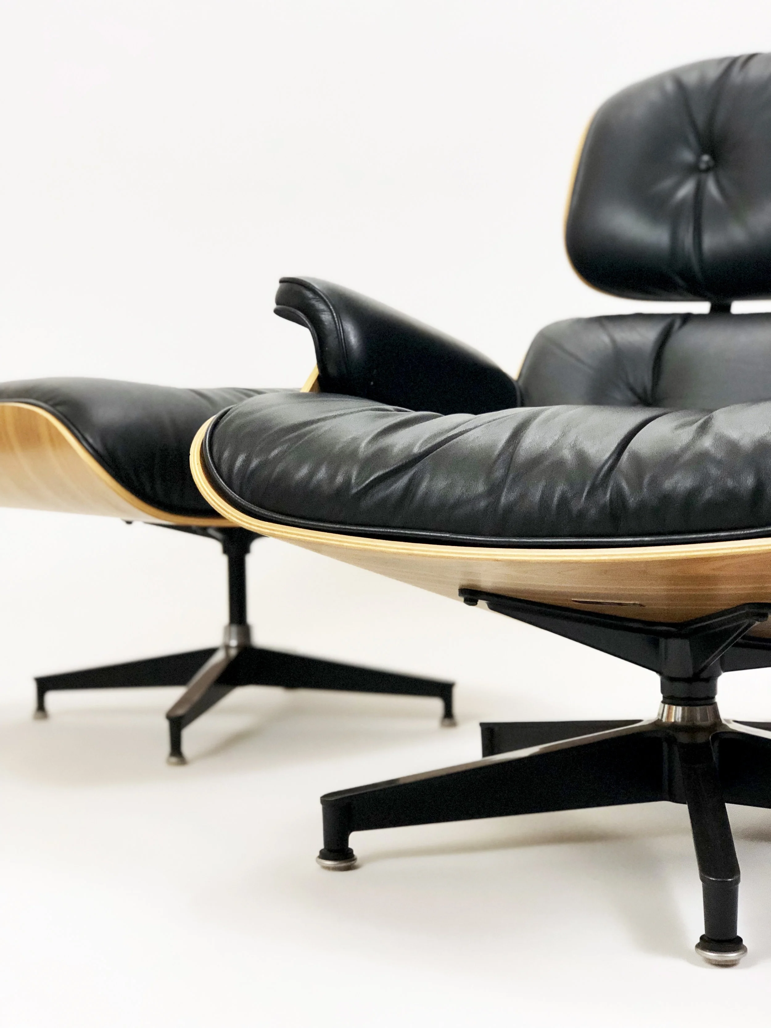 Eames Lounge Chair and Ottoman 07.jpg
