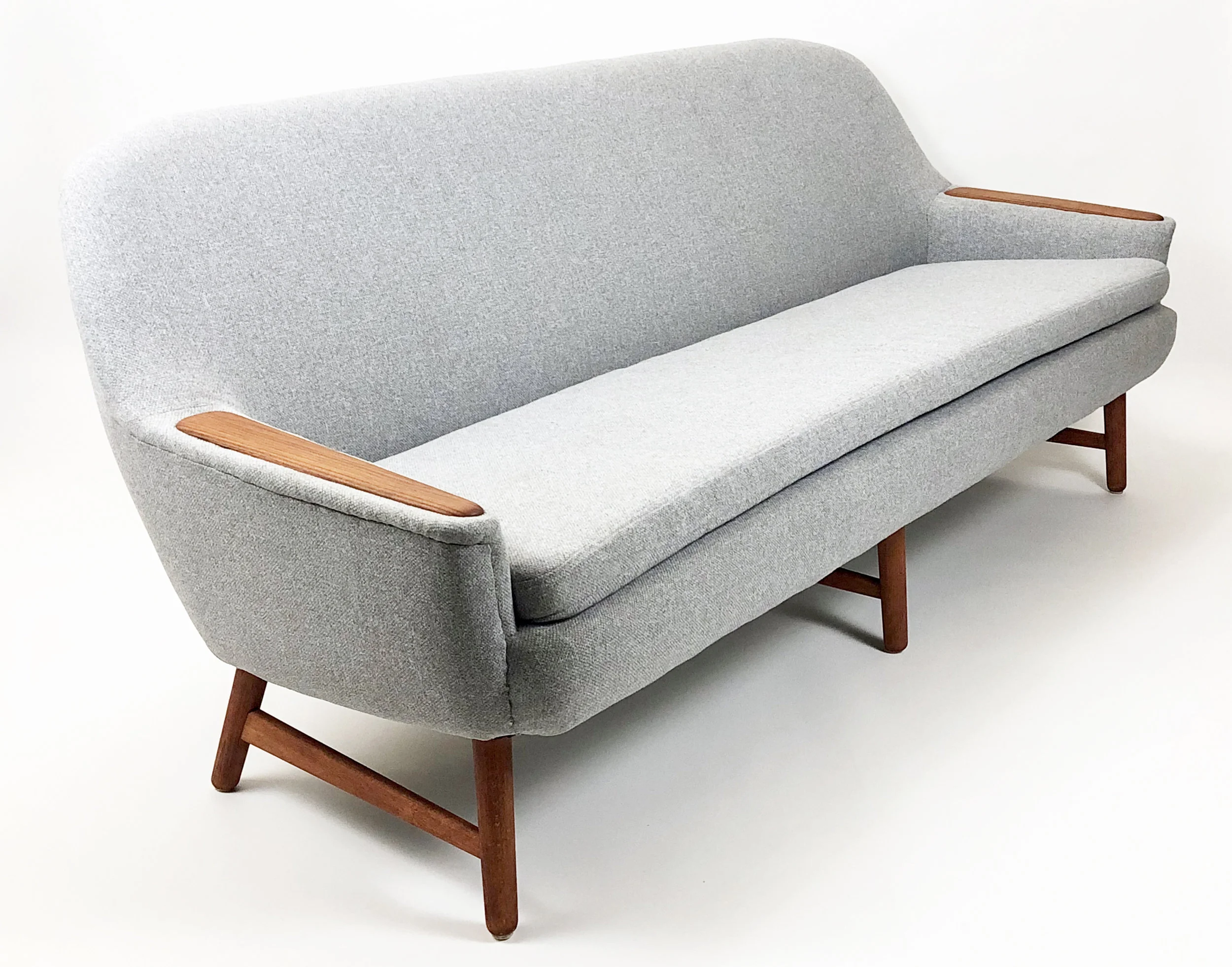 Norwegian Teak 3-Seater Sofa 03.jpg