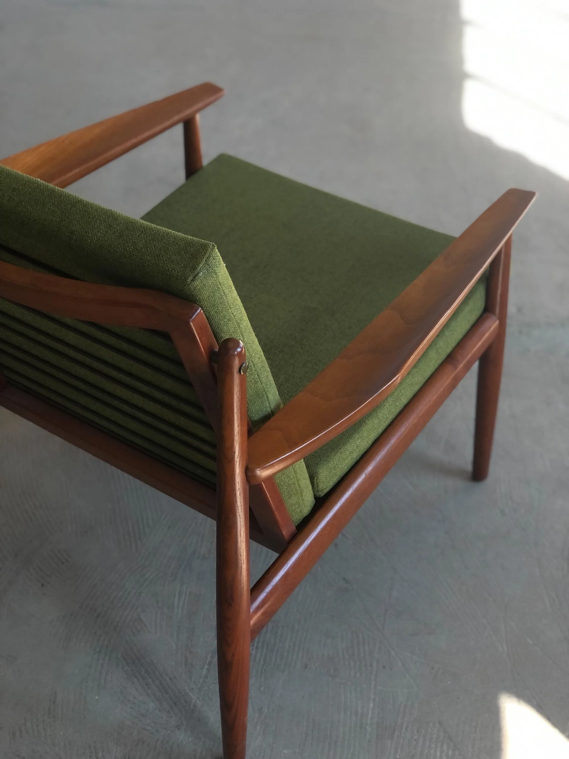 71EE37AB-EFC1-45BA-B9C5-67C0E59B50D8