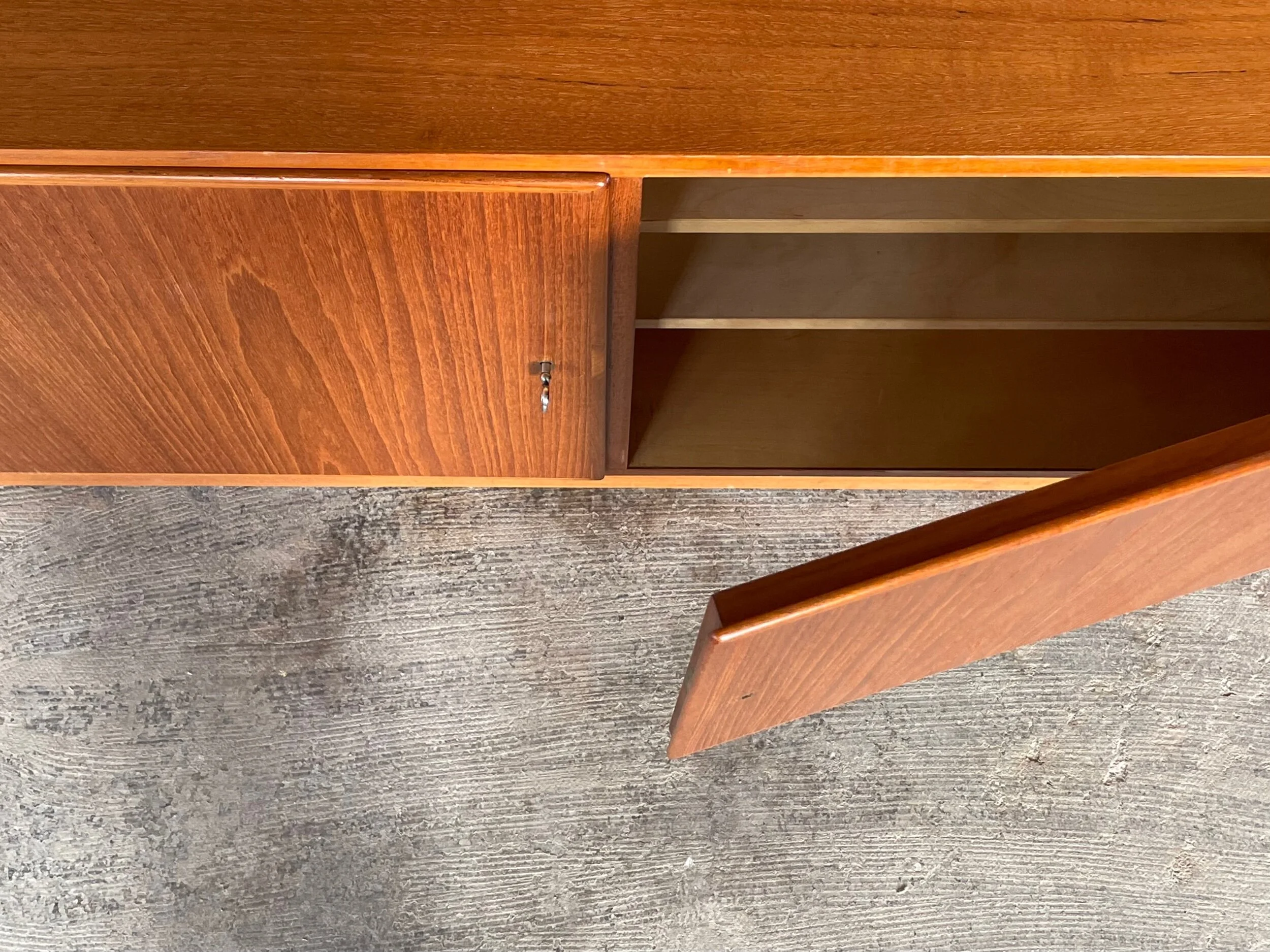 D3C3A28A-C4EC-49C5-9B69-63AF7256F068