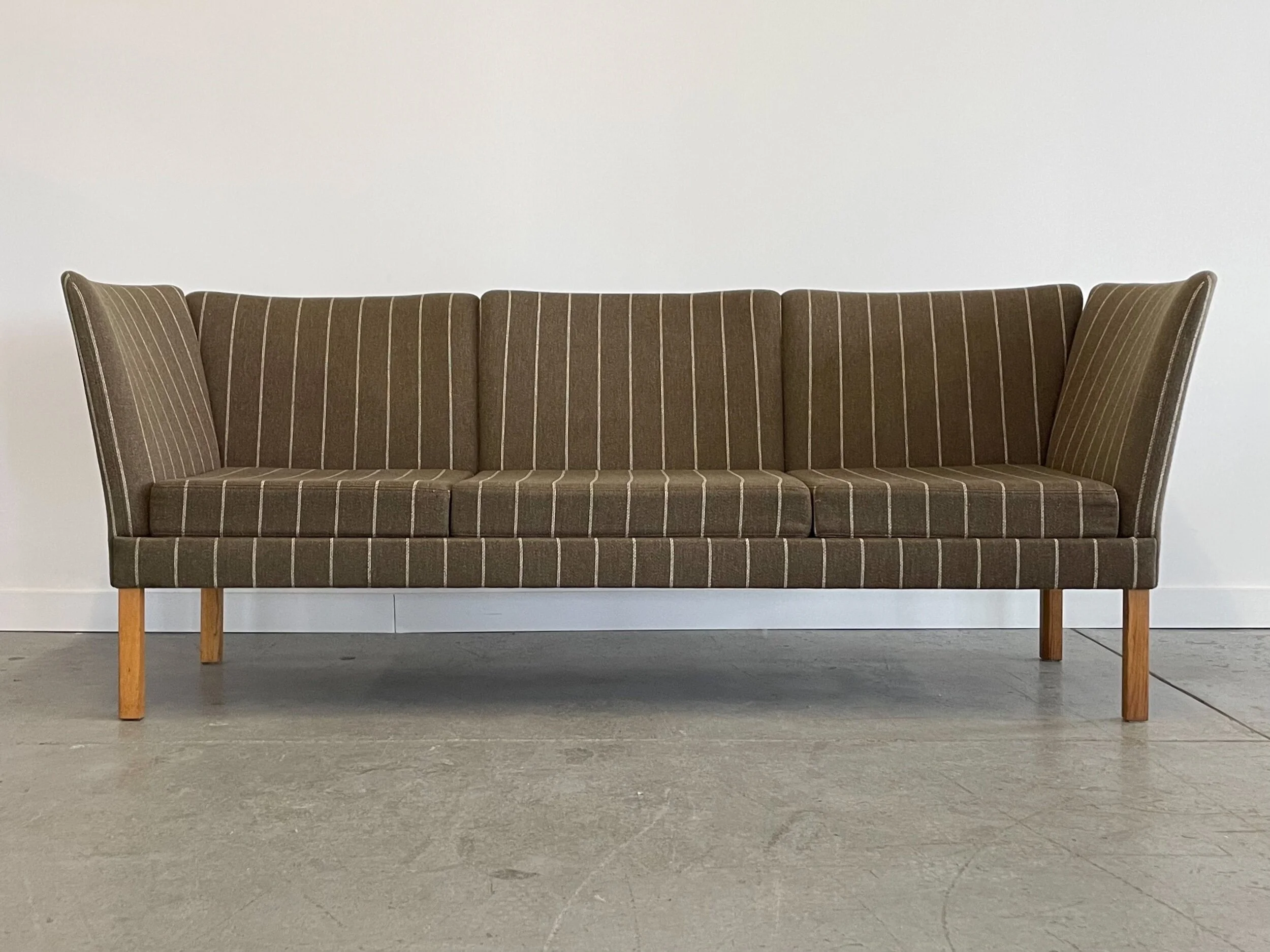 A5DAD643-9D63-4ABA-9C24-B7BC2F86C08E